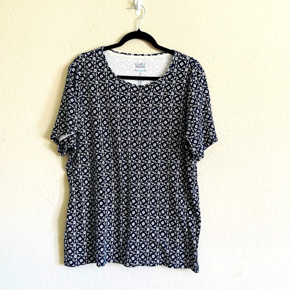 Croft & Barrow Navy and White Floral The Classic Tee size 1X comfortable stretch